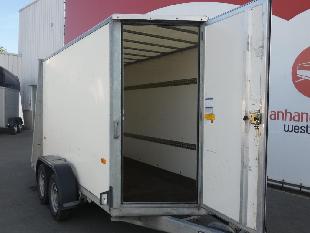 Ifor-Williams Gesloten aanhangwagen tandemas 303x147x183cm 2700kg